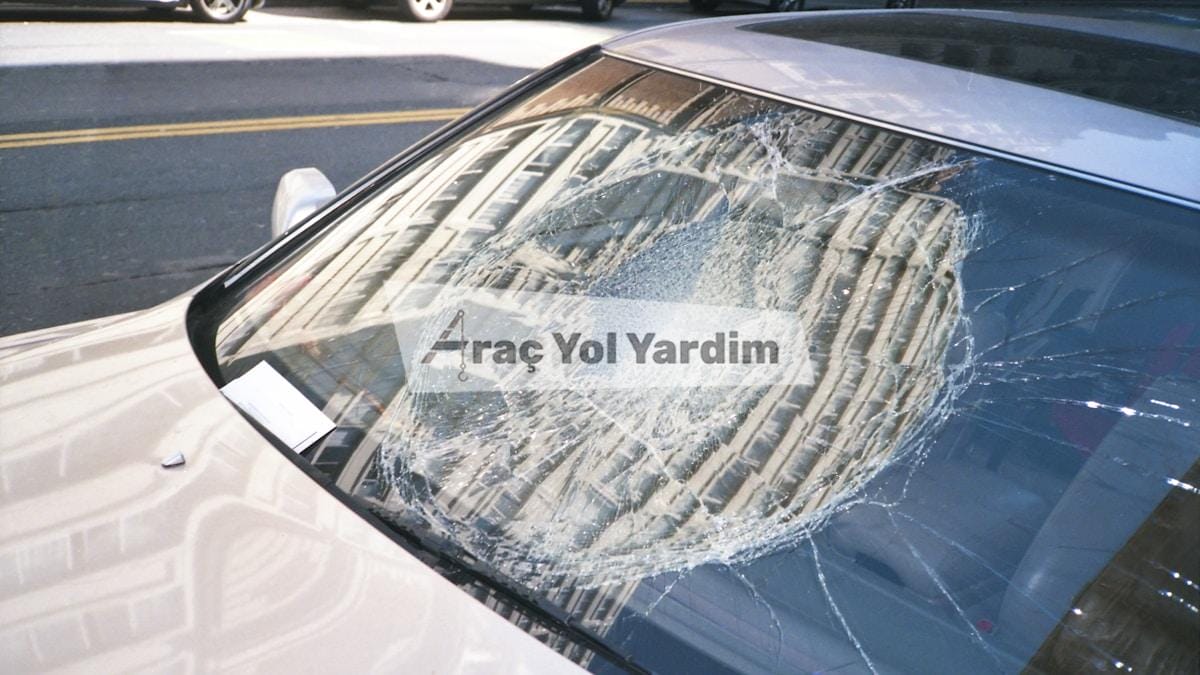 Küçükçekmece'de Oto Cam Servisi: Acil Cam Değişimi 2026 3 oto cam servisi