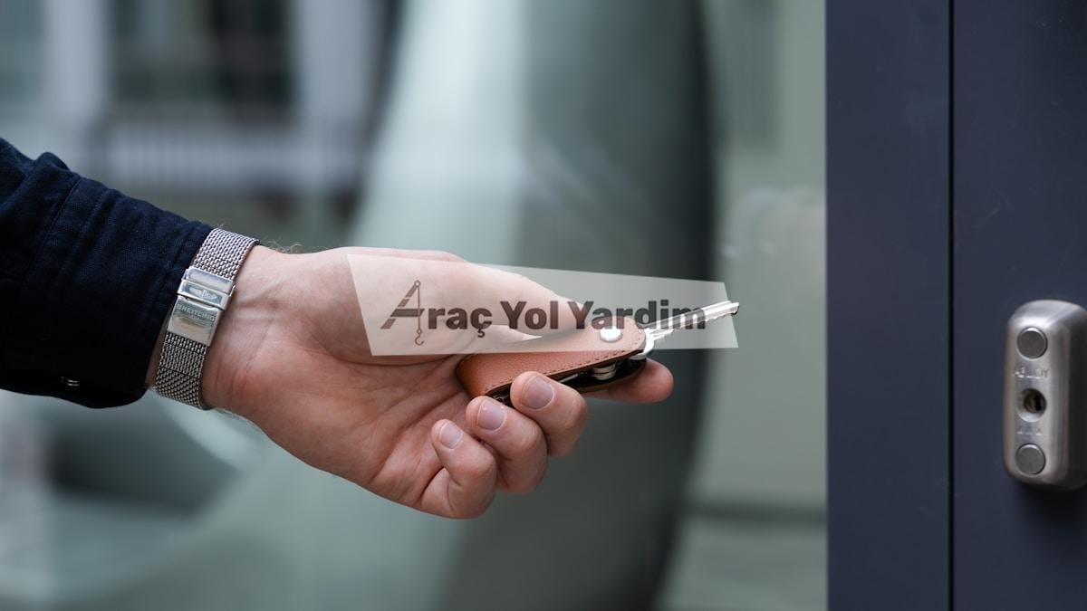 Taksim anahtar içeride kaldı - Taksim'de Anahtar İçeride Kaldı: Çilingir mi Çekici mi? 1 Taksim anahtar içeride kaldı