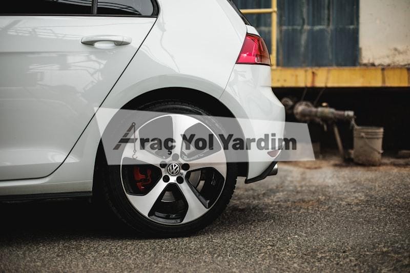 Yaz Lastiği mi Yoksa Dört Mevsim mi? 2026 Rehberi 1 Yaz lastiği ile dört mevsim lastik arasındaki farklar