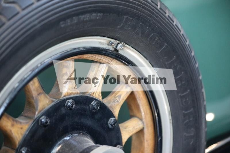 Yaz Lastiği mi Yoksa Dört Mevsim mi? 2026 Rehberi 2 Lastik diş derinliği ölçümü