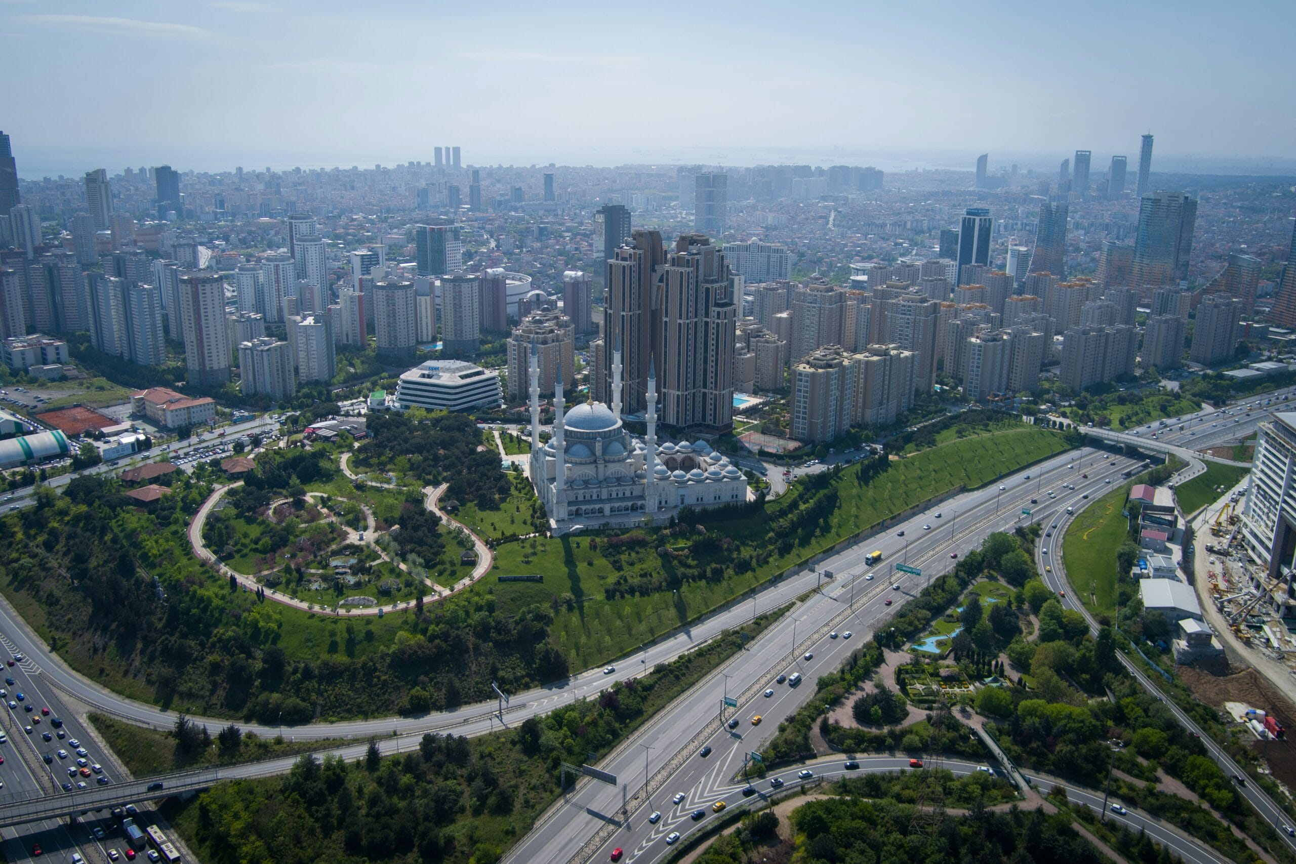 Küçükçekmece havalimanı ulaşım rehberi - Küçükçekmece'den Havalimanına Araçlı Ulaşım 2026: En Hızlı Rotalar 1 Küçükçekmece havalimanı ulaşım rehberi - Küçükçekmece havalimanı ulaşım