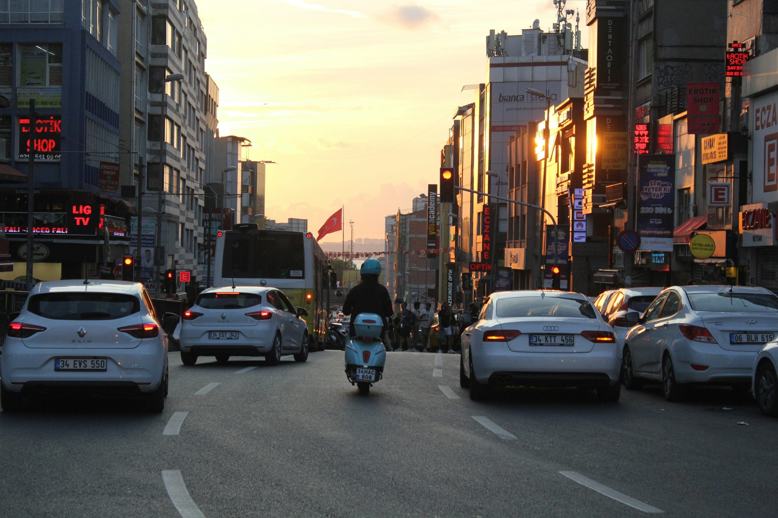 Küçükçekmece yol yardım 2026 - Küçükçekmece'de En İyi Yol Yardım Firmaları 2026 2 Küçükçekmece yol yardım 2026 - Küçükçekmece yol yardım