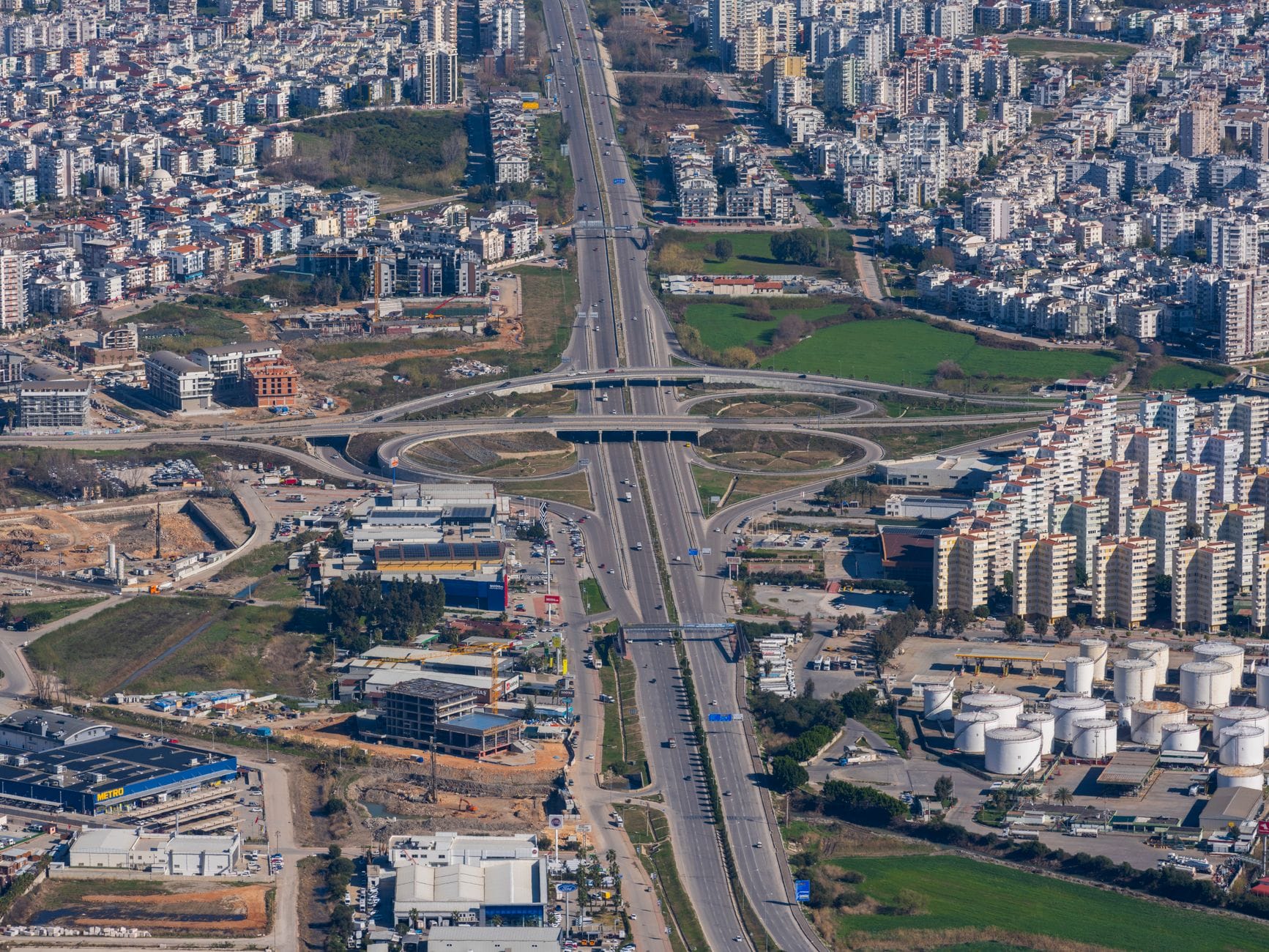 Küçükçekmece’de Lastik Patladı: En Yakın Çekici Çağırma